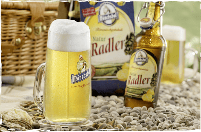 Radlerflaschen mit Glas